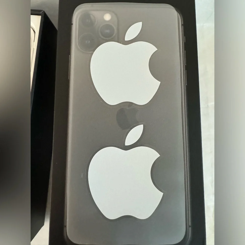 APPLE IPHONE Earbuds Wired w/ Lightening Connector, Stickers, SIM Card Tool NIB